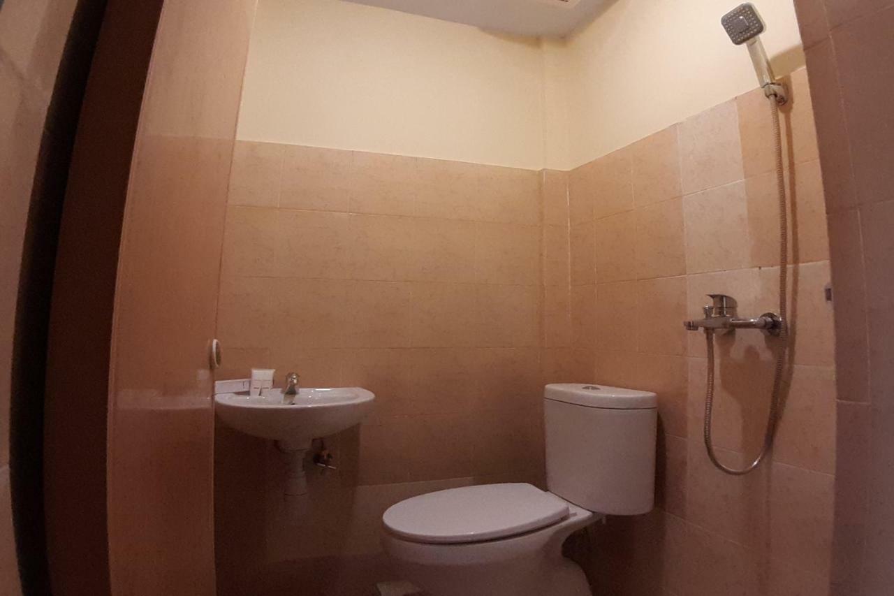 Hotel Oyo 1053 Angelyn Medan
